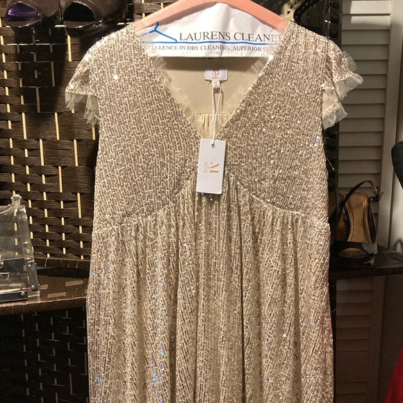 Medium Gold flowing dress by M by MNK - Picture 1 of 4